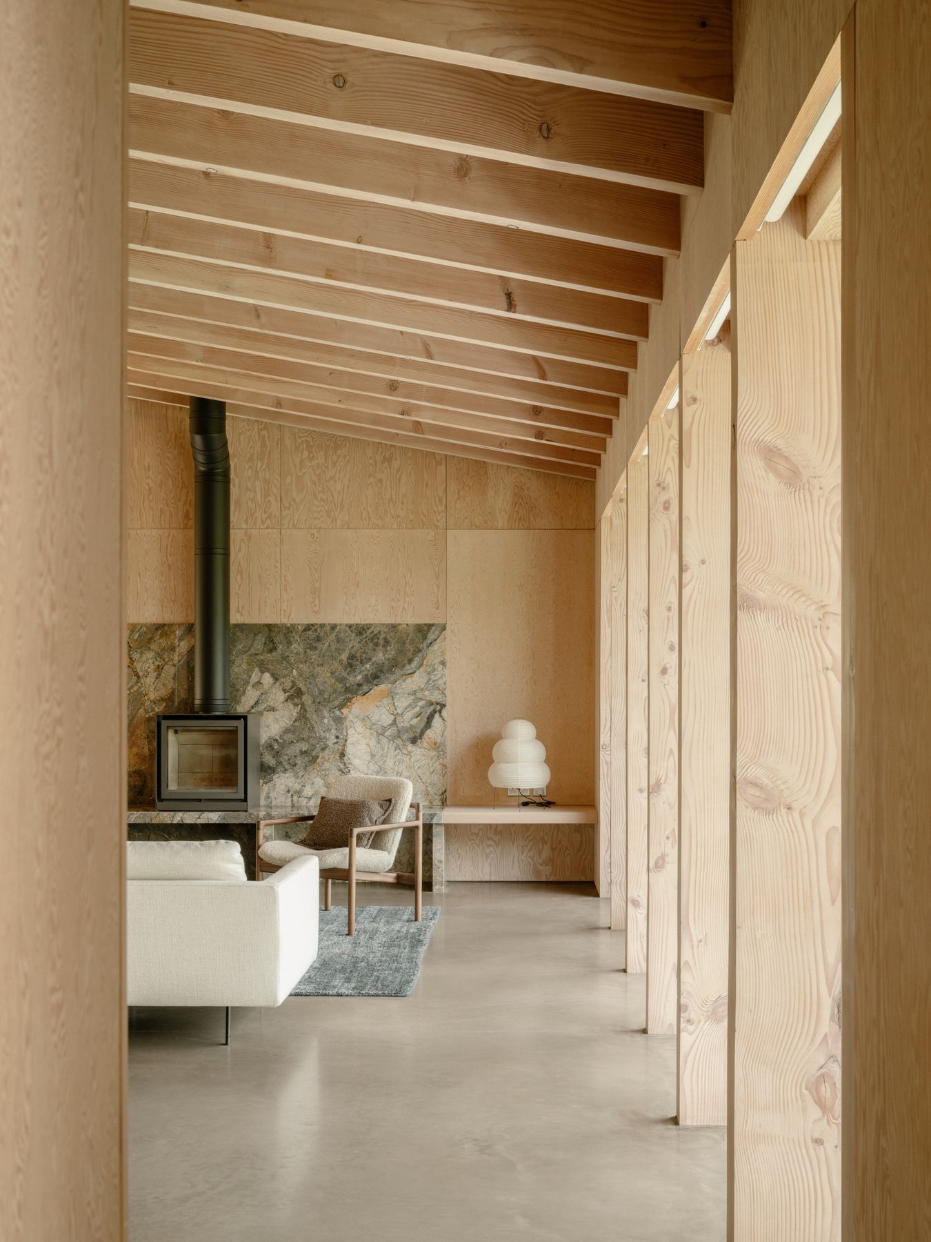 Living room and timber columns, Amento