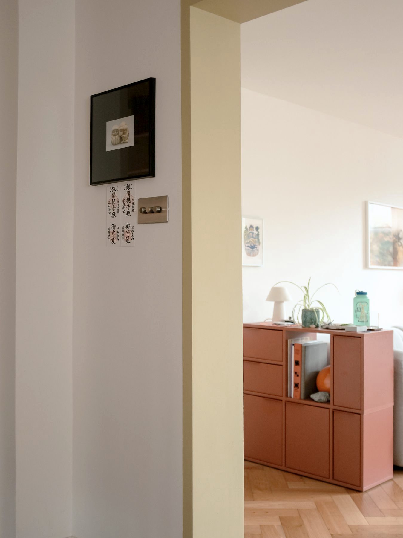 Through to the living room, Bart House